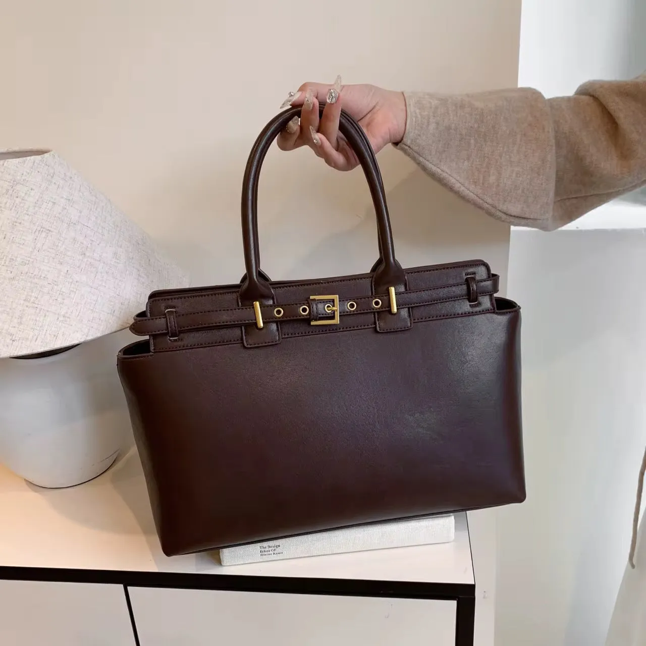 حقائب يد عملية بسعة كبيرة - practical Large Capacity Handbags