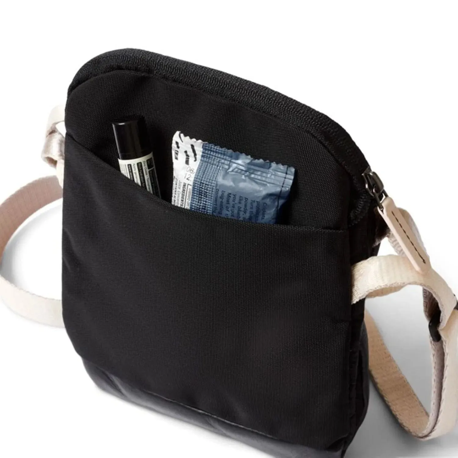 Bellroy Premium City Pouch: Compact, Elegant Urban Accessory