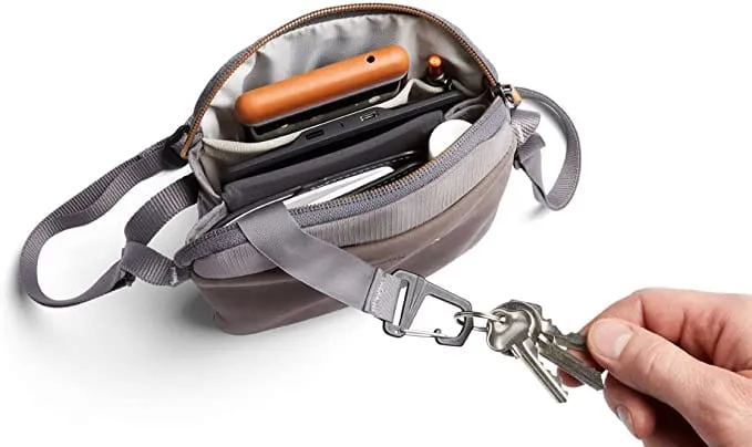 Bellroy Premium City Pouch: Compact, Elegant Urban Accessory