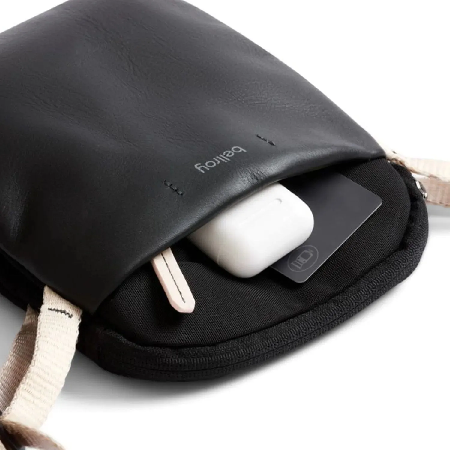 Bellroy Premium City Pouch: Compact, Elegant Urban Accessory
