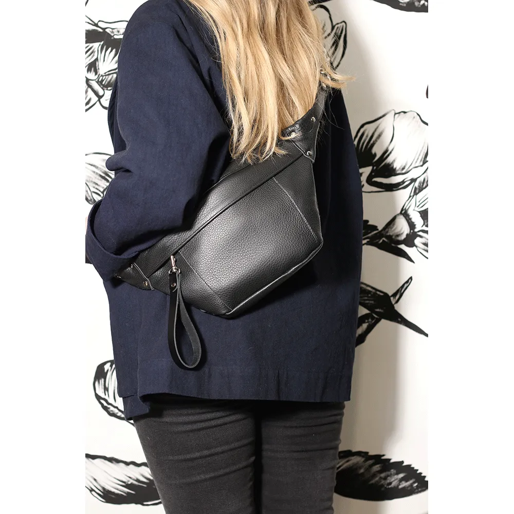 Stevie Belt Bag in Pebbled Noir